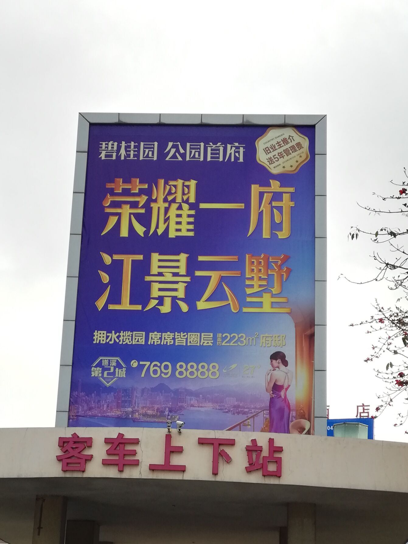 打破平庸，用吊旗織就品牌黃金記憶點(diǎn)